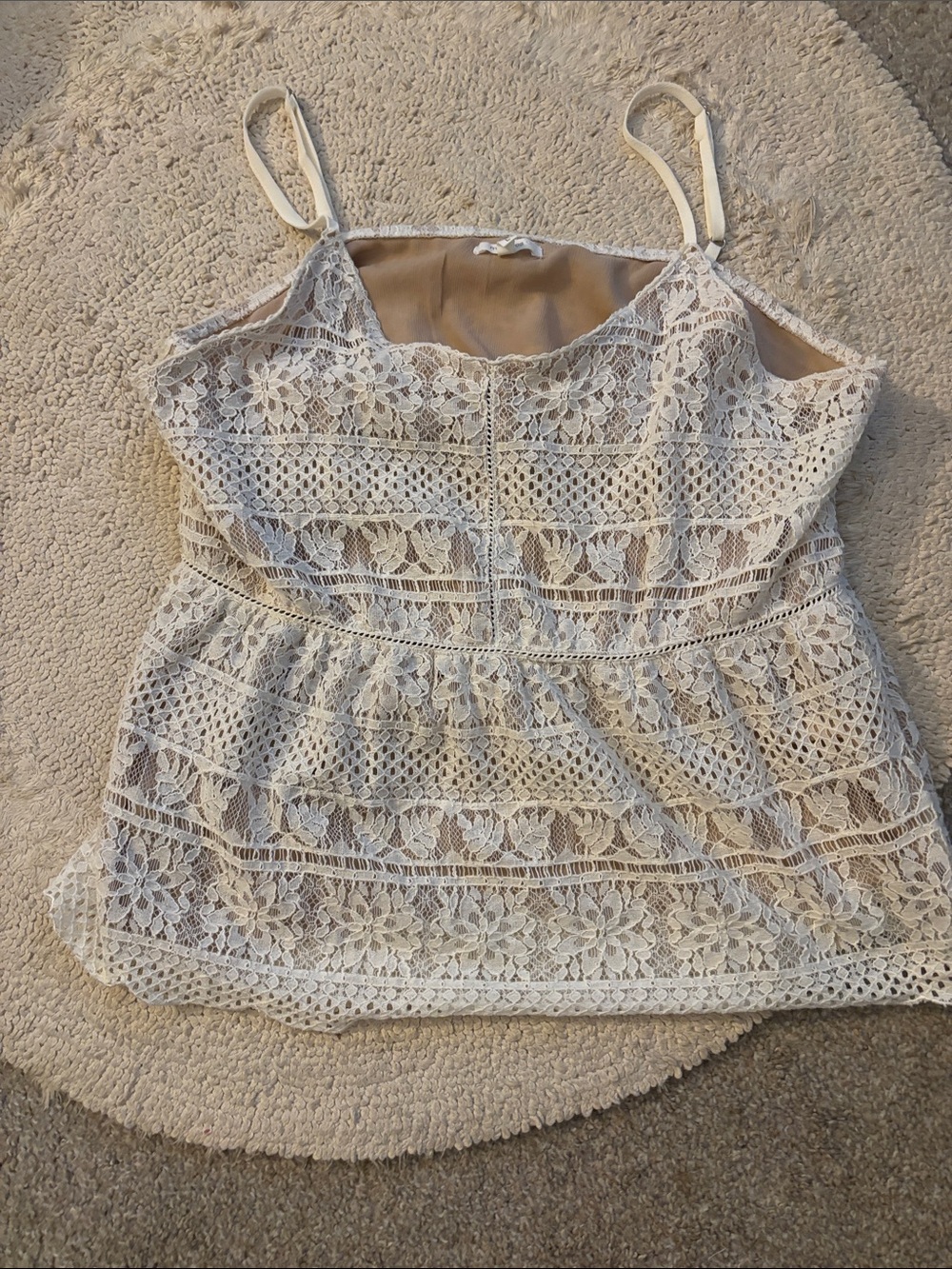 Lace tank - Picture 2 of 2